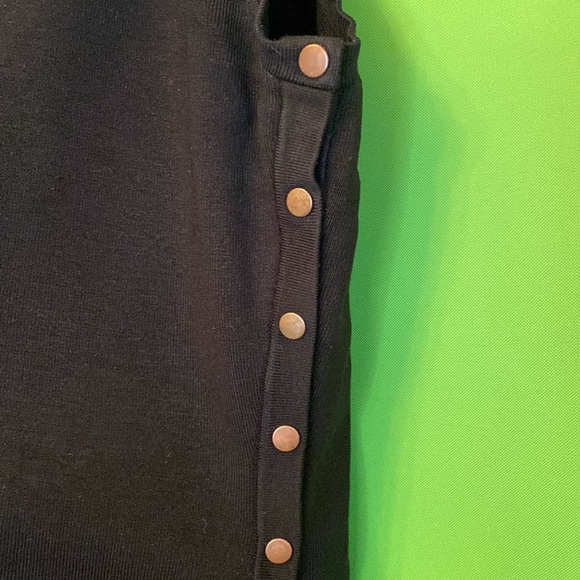 Runway Black Turtleneck Snap closures on the side - Picture 3 of 4